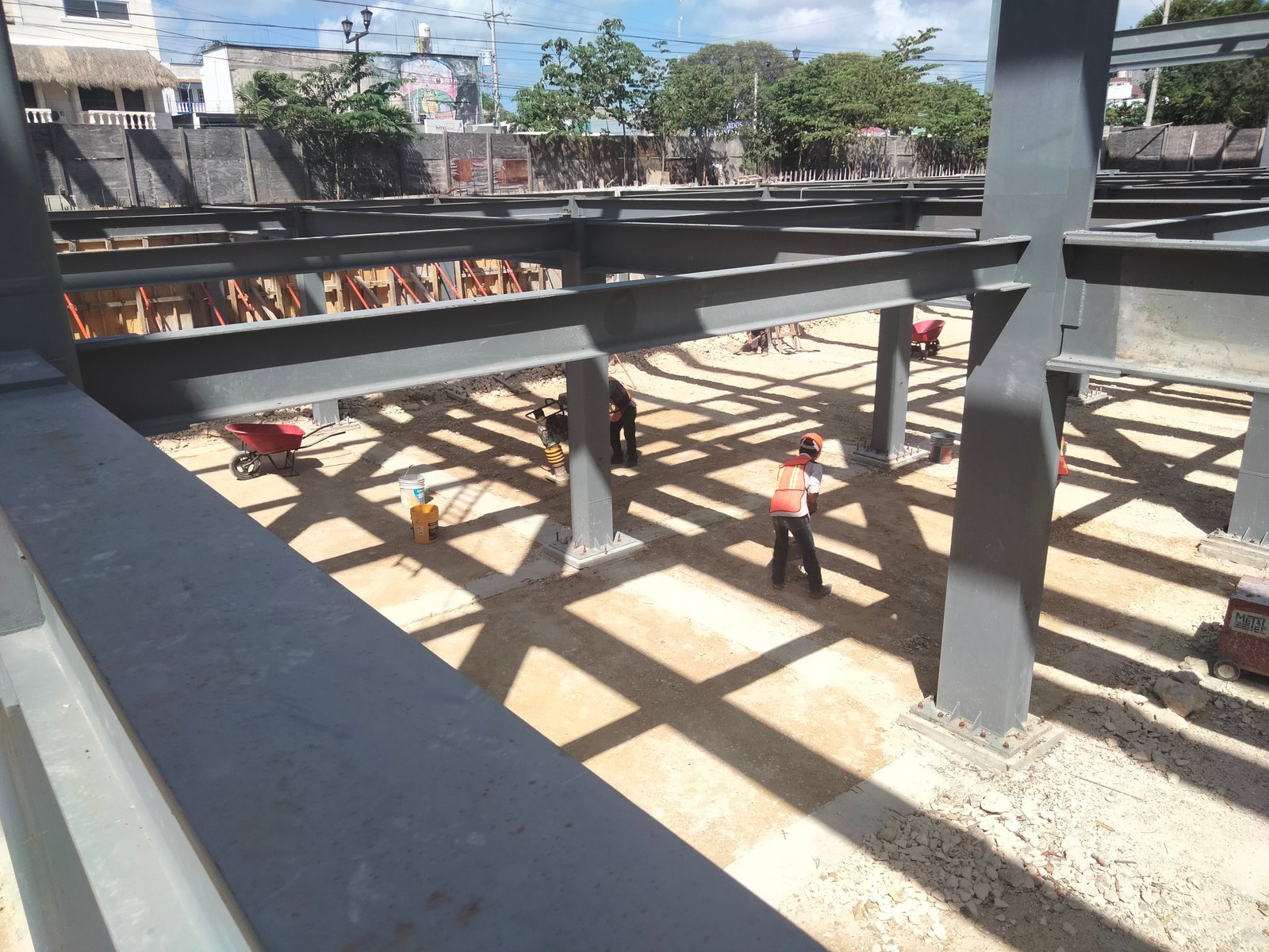 Estructura metálica Centro Comercial La Bohemia Tulum