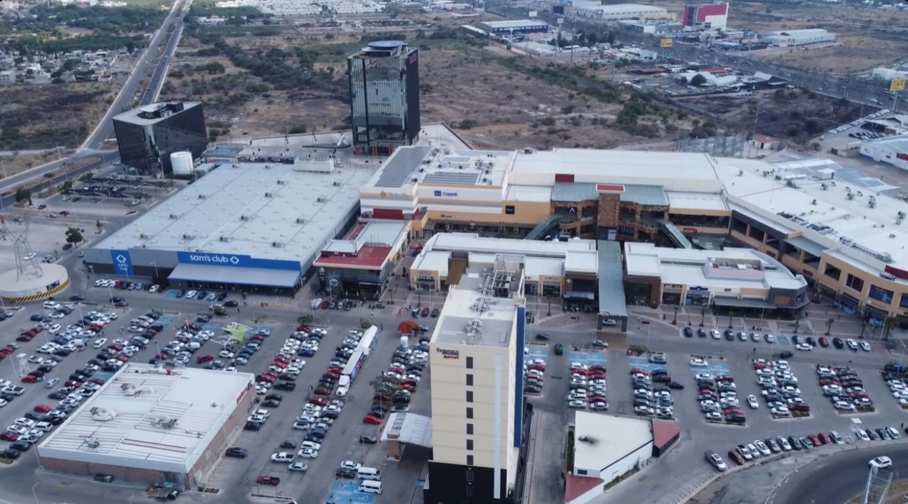 Vista aérea Centro Comercial Up Town Juriquilla Querétaro